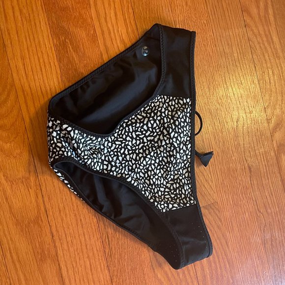 Lululemon // Suns Out Bikini Bottoms - Picture 3 of 6